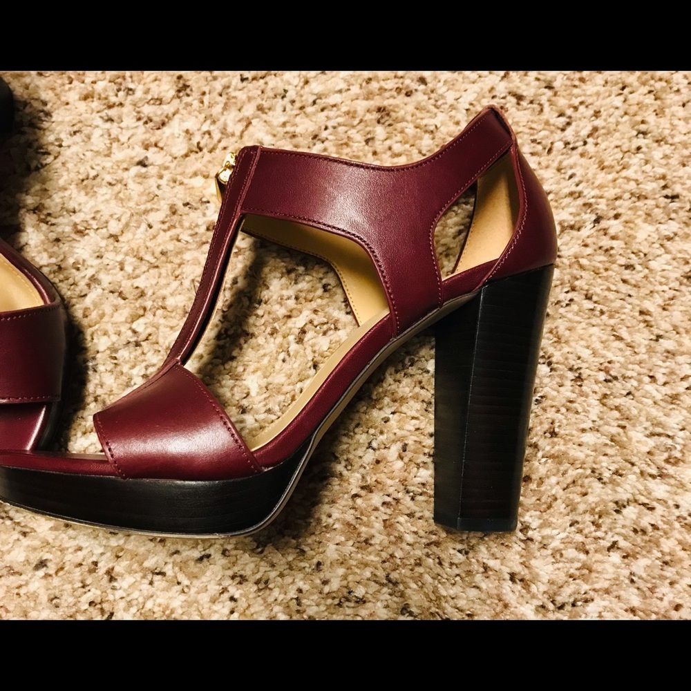 Size 7 Mint Condition MK “Berkley” Platform Dress Sandals ( Wine )